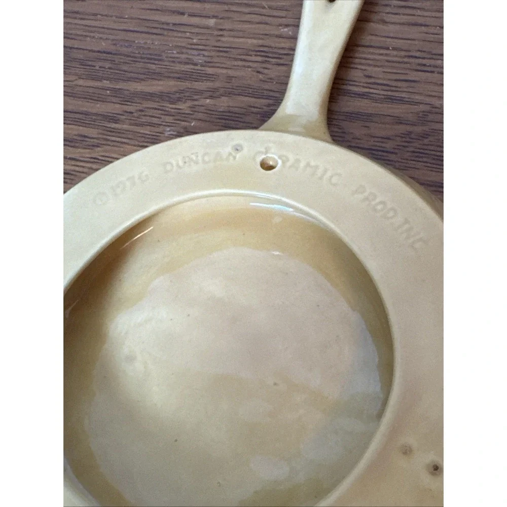 Vintage 1976 Duncan Ceramic Wall Hanging Skillet Plates Colonial Dutch Set 2